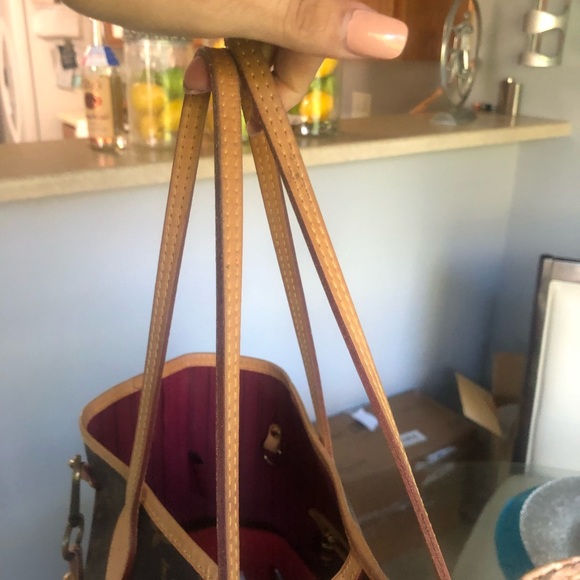 Louis Vuitton neverfull MM RED !! HOLD !! - Picture 7 of 8